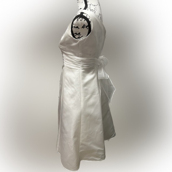 White Embellished Sleeveless V-Neck A-Line Dress - Picture 3 of 12